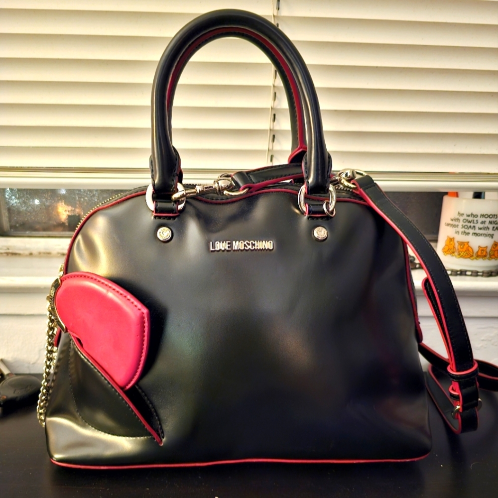 Love Moschino black purse with red heart mirror